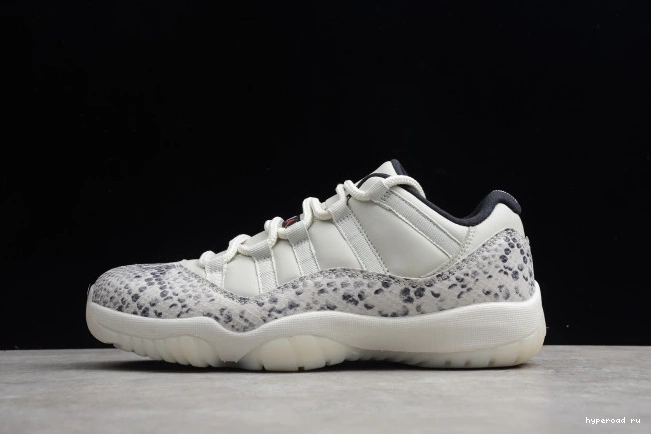 Air 11 Low Bone Snake SE Jordan CD6846-002 Light 0525